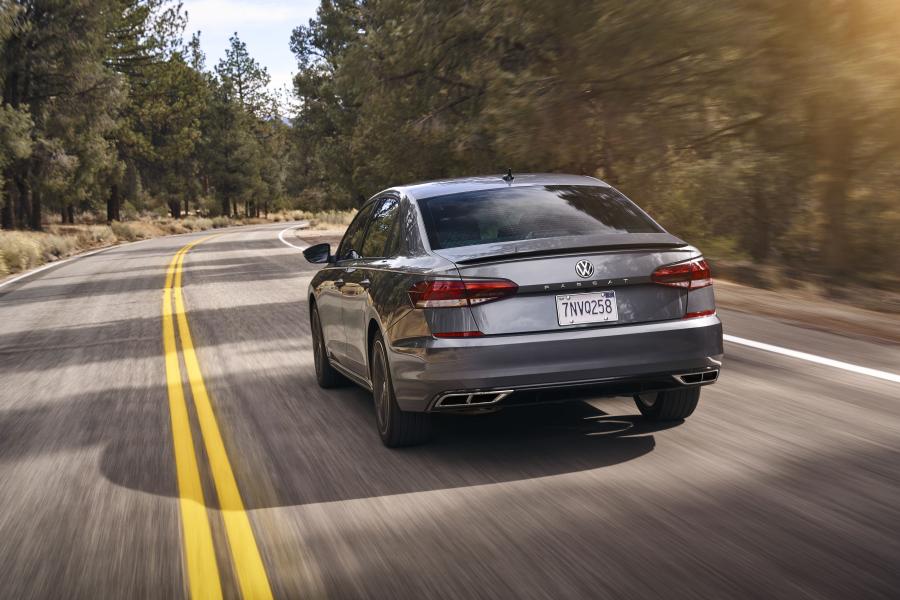  Volkswagen Passat R-Line 2019 года  (NA) (фото 7 из 23)